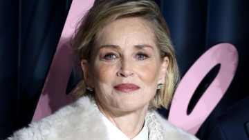 Σάρον Στόουν: Οι γονείς μου έζησαν ακραία φτώχεια, η παιδική μου ηλικία δεν ήταν καθόλου φυσιολογική