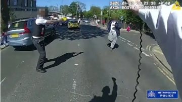 Επίθεση με μαχαίρι σε Εβραίους στο Λονδίνο χαρακτηρίστηκε τρομοκρατική, βίντεο από τη σύλληψη του δράστη 