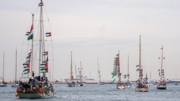 To Ισραήλ αναχαιτίζει στολίσκο ανθρωπιστικής βοήθειας προς τη Γάζα ανοιχτά της Κρήτης, δείτε βίντεο 