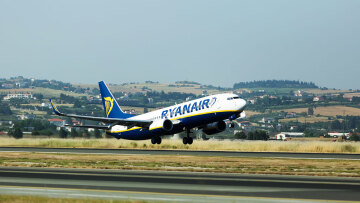 Η Ryanair ανακοίνωσε την παύση λειτουργίας της βάσης της στη Θεσσαλονίκη από τον Οκτώβριο 