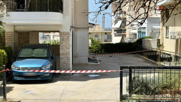 Ηλιόπουλη: Δύο 17χρονες έπεσαν μαζί από τον έκτο όροφο πολυκατοικίας, νεκρή η μία, μάχη για τη ζωή της δίνει η δεύτερη