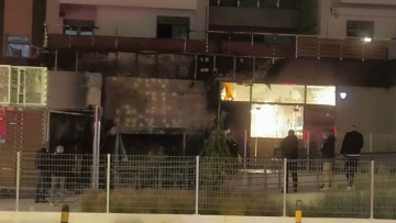 Υπό έλεγχο η φωτιά σε σούπερ μάρκετ στα Κάτω Πατήσια, δείτε βίντεο και φωτογραφίες