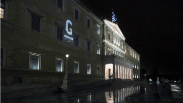 Φωταγώγηση της Βουλής για την Ημέρα Μνήμης της Γενοκτονίας των Ποντίων
