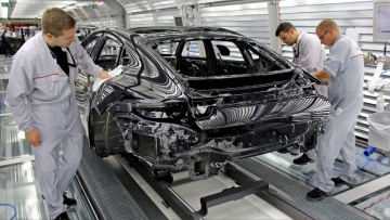 Η Porsche εξετάζει περικοπή έως και 4.000 επιπλέον θέσεων εργασίας  