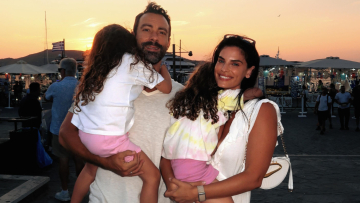 Σάκης Τανιμανίδης και Χριστίνα Μπόμπα: Οι φωτογραφίες από τις οικογενειακές διακοπές τους στην Πάρο
