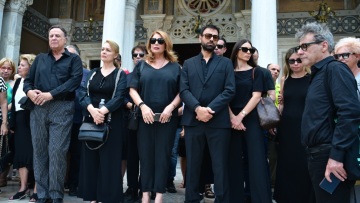 Το τελευταίο χειροκρότημα στη Μάρω Κοντού και οι συγκινητικοί επικήδειοι: «Ο Θεός δημιούργησε ένα πλάσμα αιθέριο, ελεύθερο και μαχητικό»