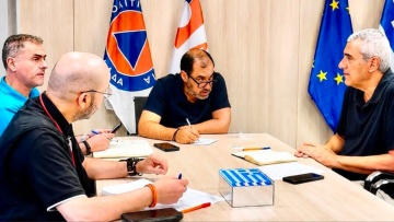 Ξεκινούν αυτοψίες σε έξι δήμους μετά τις πυρκαγιές: Σύσκεψη Κατσαφάδου στη Φωκίδα και έκτακτη κυβερνητική συνεδρίαση 