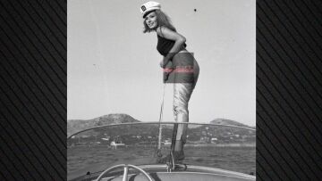 Η Ρίκα Διαλυνά έγινε 95: Η φωτογραφία πάνω σε σκάφος από τη δεκαετία του 1960
