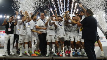«Fair play» από τον Μάριο Ηλιόπουλο, χειροκρότησε τους παίκτες του ΟΦΗ την ώρα που σήκωναν την κούπα του Super Cup