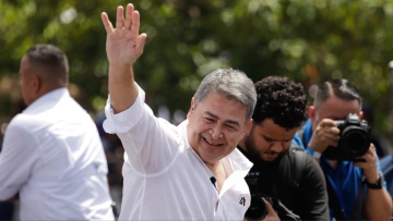 Τέλος στη δίκη του πρώην προέδρου της Ονδούρας μετά τη χάρη από τον Τραμπ 