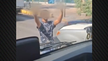 Ρομά μπλόκαραν λεωφορείο και προπηλάκισαν οδηγό στην Ακτή Μιαούλη: «Ήταν εκτός ορίων»