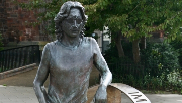 Άγαλμα του Τζον Λένον πωλείται σε δημοπρασία, η τιμή που εκτιμάται πως θα αγγίξει