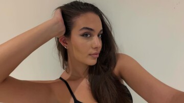 Βικτώρια Δέλλα: Οι νέες φωτογραφίες της στο Instagram και το σχόλιο «η Γωγώ Μαστροκώστα μελαχρινή»