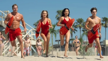 Το Baywatch επιστρέφει: Αυτό είναι το επίσημο τρέιλερ για το reboot της εμβληματικής σειράς