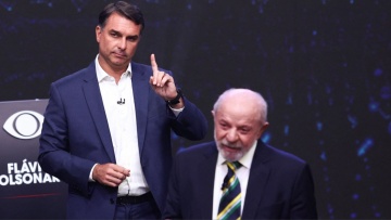 Μάχη στήθος με στήθος Μπολσονάρου και Λούλα πριν από τον δεύτερο γύρο των προεδρικών εκλογών στη Βραζιλία  