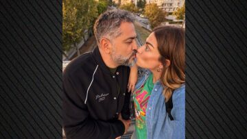 Οι πόζες και τα φιλιά της Βάσως Λασκαράκη και του Λευτέρη Σουλτάτου στο Instagram: «Περίεργοι τύποι βολτάρουν στην πόλη»