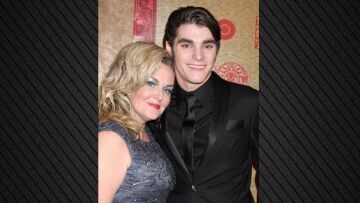RJ Mitte: Είμαστε χαμένοι χωρίς εκείνον, γράφει η μητέρα του σε μια συγκινητική ανάρτηση