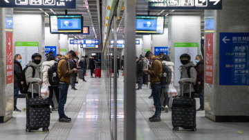 Κορωνοϊός - Κίνα: Η ζωή επανέρχεται στην Ουχάν - Μερική άρση της απαγόρευσης κυκλοφορίας