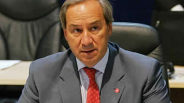 TIME: Δείτε τον Κάρολο όπως δεν τον έχετε ξαναδεί