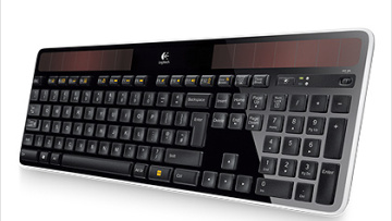 Βίντεο: Κατέβασαν τη σημαία της ρωσικής πρεσβείας στο Κίεβο