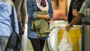 Jessica Alba: Στο αεροδρόμιο με την οικογένεια