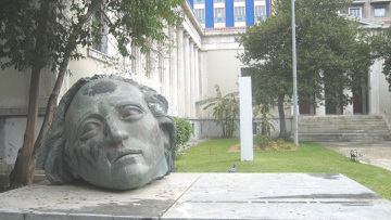 Δείτε τη σύζυγο του Αζέρου προέδρου με... σούπερ μίνι στην Ακρόπολη