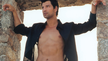 Σάκης Ρουβάς: Μας αρέσει και ως μοντέλο!