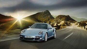 «Κυκλοφόρησε» η Porsche 911 Turbo S (video)