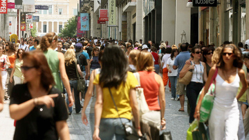 Όταν η Ναταλία Γερμανού ποζάρει με τα ρούχα του συντρόφου της 