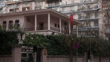 Ακόμα και λεσβίες «ανασταίνει» ο Μπερλουσκόνι
