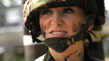 Αντίπαλο του Golf GTI ετοιμάζει και η Nissan