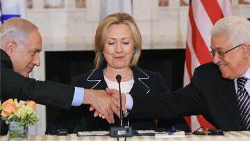 Με κουκούλες στον ανακριτή τα στελέχη της Χρυσής Αυγής