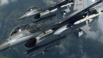 Συγκρούστηκαν δύο F-16 στον αέρα