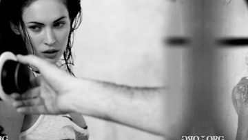 Σέξι «μούσα» του Armani η Megan Fox