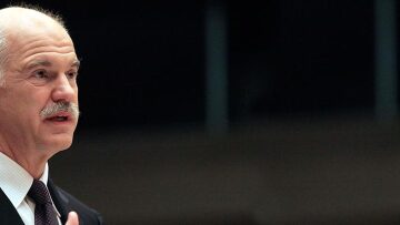 "Πρόσκληση" Παπανδρέου στους πολιτικούς αρχηγούς για συστράτευση 