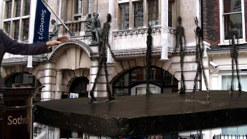 Roger Moore: «Ο Daniel Craig είναι ο καλύτερος James Bond»