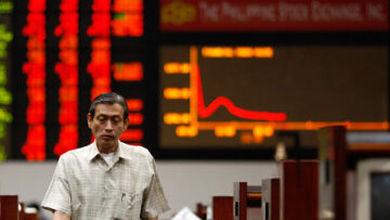 Βίντεο: Δείτε τον Μπερλουσκόνι να φροντίζει ηλικιωμένους σε οίκο ευγηρίας