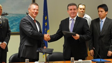 Η Μέρκελ μπροστά, ο Στάινμπρουκ ανεβαίνει