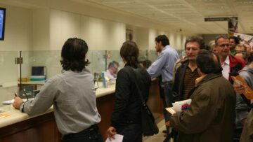 Μπαράζ ρυθμίσεων για τους δανειολήπτες από τις τράπεζες
