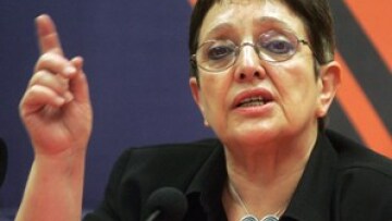 Άδωνις για Καμμένο: «Δε βρέθηκε κανείς να του δώσει ένα καθαρό πουκάμισο;»