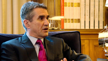 Συγκίνηση και χαμόγελα στο υπουργείο Υγείας