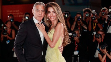 Αμάλ Κλούνεϊ: Η εντυπωσιακή εμφάνισή της στο Φεστιβάλ Βενετίας