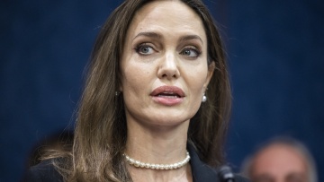 Η Αντζελίνα Τζολί στο πλευρό της Ουκρανίας