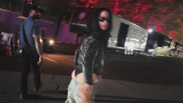 Κέιτι Πέρι: Κατέβασε το παντελόνι της ενώ περπατούσε στον δρόμο