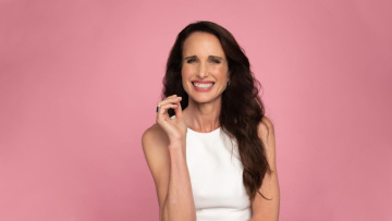 Άντι ΜακΝτάουελ: Πάσχει από διαταραχή μετατραυματικού στρες - Τα δύσκολα παιδικά χρόνια και η αλκοολική μητέρα