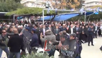 Επεισόδια με μέλη της Χ.Α. στην κατάθεση στεφάνων στο Λουτράκι