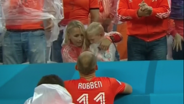 Βίντεο: Ο Ρόμπεν τζούνιορ ξεσπά σε κλάματα μετά το 4-2!