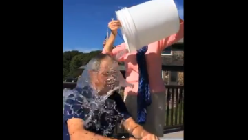 ΗΠΑ: Μπουγελώθηκε και ο Τζορτζ Μπους