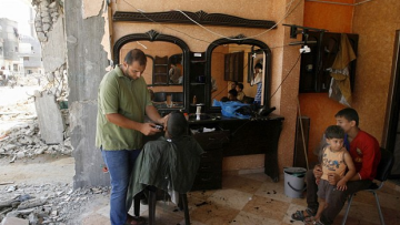 Γάζα: Ουρές για ένα κούρεμα μέσα στα ερείπια