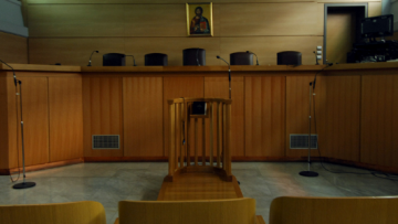 Ενοχή των κατηγορουμένων για την επίθεση στο στέκι «Αντίπνοια» ζήτησε η εισαγγελέας